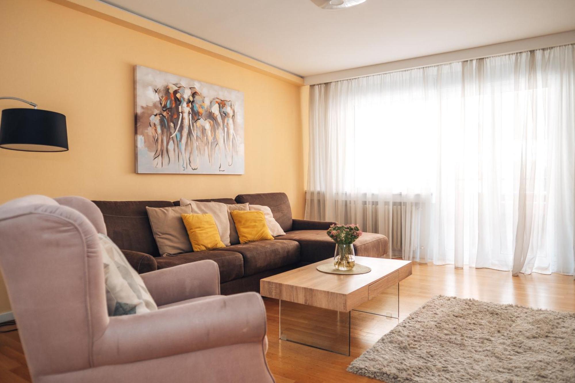 Crown Central Three Bedroom Apartment Белград Екстер'єр фото