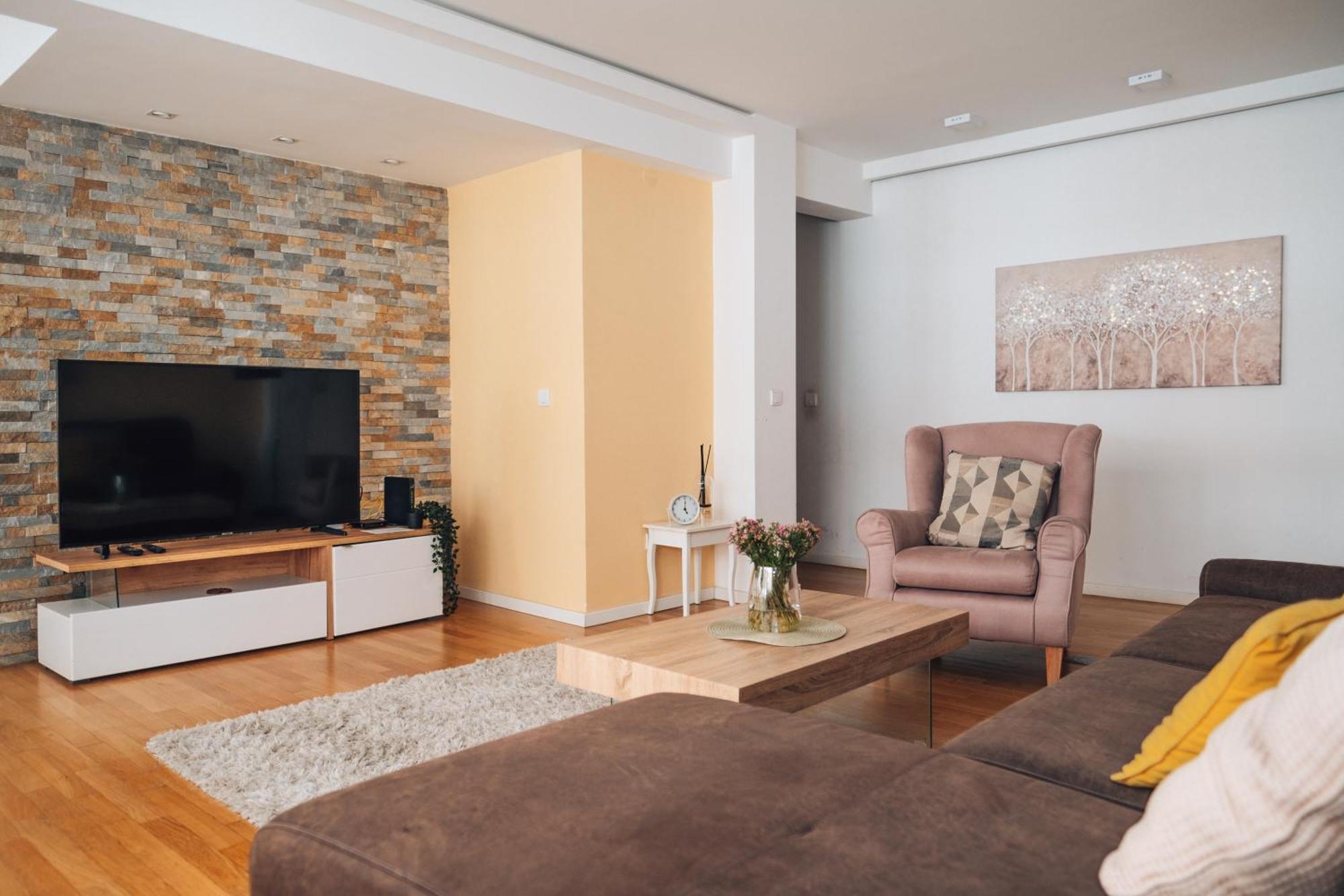 Crown Central Three Bedroom Apartment Белград Екстер'єр фото